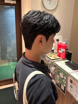 アルム オモテサンドウ(ALLM omotesando) フェザーカルマ×ダウンパーマ メンズカット 原宿 表参道 韓国