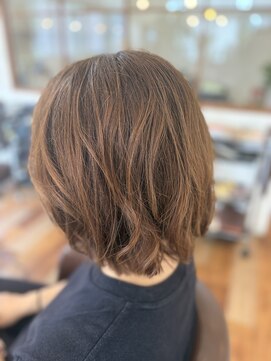 コナ(CONA) 切りっぱなしボブ