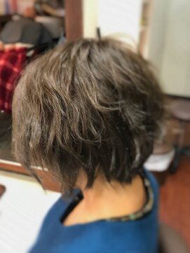 サプリス(suplis hair design) ブルーアッシュベースに波巻きアレンジで外国人風に