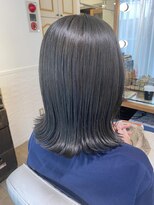 ネオリーブ チロル 横浜西口店(Neolive CiroL.)&nbsp;ブルーグレージュ 切りっぱなしボブ 透明感カラー