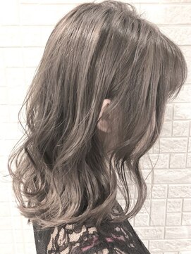 ラフィスヘアー トゥー 倉敷店(La fith hair too.) 【La fith】 外国人風グレイアッシュカラースタイル