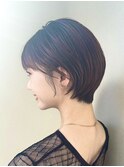 丸みショートマッシュコンパクト黒髪ベージュショート前髪あり