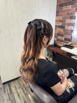 ヘアー リードレス(hair Re:dress) ボリュームツインハーフアップ結婚式お呼ばれヘア二次会ドレス