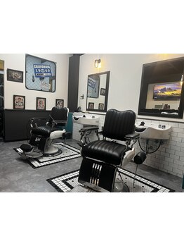 【若江岩田/夜23時まで営業】仕事帰りにも気軽に通える◎男の隠れ家空間で至福のひと時を〈メンズサロン〉