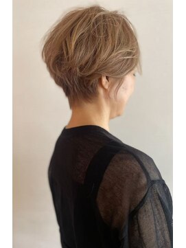 ボンド(hair salon bonD) ショート(白髪ぼかしハイライトブロンド)
