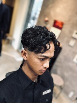 メグロバーバーショップロッポンギ 目黒六(MEGURO BARBER SHOP 6PPONGI) ナチュラルパーマ / メンズパーマ