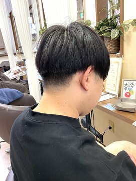 コアフィールフィス(COIFFURE fils) 前下がりマッシュ 黒髪ショート