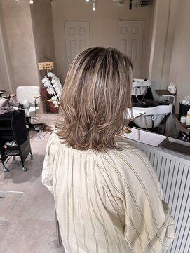 エラ(ere) 白髪ぼかしハイライト細めハイライト外国人風ベージュハイライト