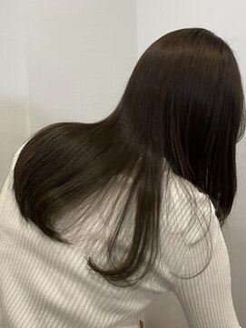 エイチ 梅田(H) アンブレラカラーアッシュグレーベリーショート切りっぱなしボブ