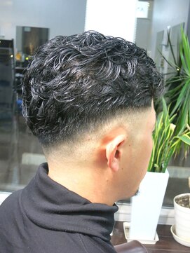 フェードカットパーマスタイル