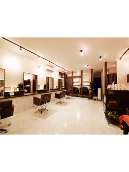 学生・OL・主婦・メンズ…幅広い層が通いやすい☆スタッフ2名と落ち着ける雰囲気のプライベートサロン♪