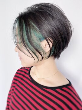 モリオフロムロンドン 原宿本店(morio from London) 【morio原宿】前髪長めの耳かけショート インナーカラーグリーン