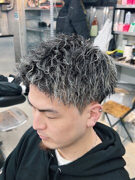 グナスティバイダムディー トウキョウ(GNASTY by DAMDEE TOKYO) ツーブロックマッシュ/波巻き/ハイライト/束感[大宮/理容室]