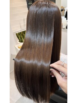 エミュスト(Emuest) 艶髪☆心斎橋髪質改善