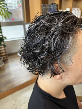 イーナ(17 HAIRMAKE&NAIL) 【土佐堀17】メンズパーマ×ハイライト