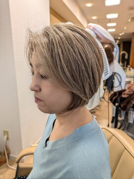 グリーンズ(Greens) 白髪率高め白髪ぼかしカラー×ミセスショート