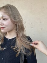 トーン(tone)&nbsp;ホワイトブロンド/くすみベージュ/姫カットレイヤー