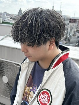 シェール(CHER) ツイストスパイラル　メンズパーマ　ツイスパハイライト