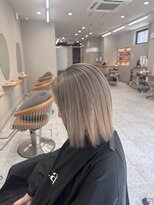 シカ 神戸三宮元町店(Cica)&nbsp;ブリーチ デザインカラー 三宮 シャドールーツ ハイトーン ボブ