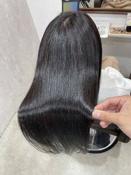 ラナ(Lana) 【Lana】大人の美しさを引き出すシルキーブラックストレート