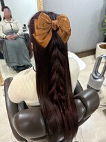 ビーズ(B’s)&nbsp;リボンが主役の編み下ろしハーフアップ