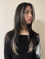 イェン(Yen.)&nbsp;ハッシュカットレイヤーカットインナーカラーハイライトカラー