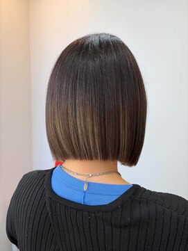 イリー 代官山(ILY) 切りっぱなしボブ 外ハネ