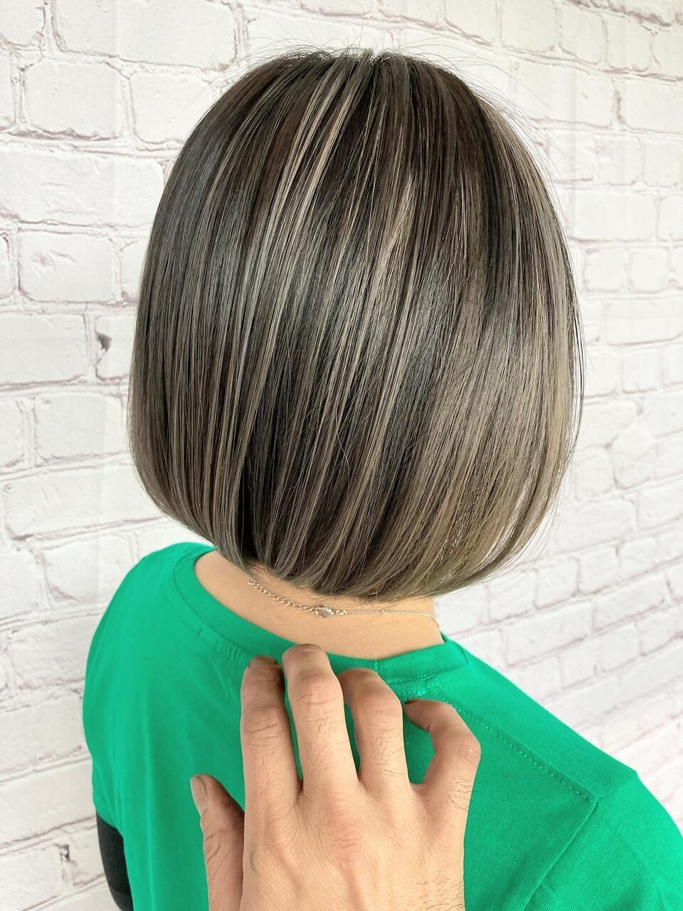 ショートボブにもバレイヤージュ！グレージュ仕立て！：L139568172