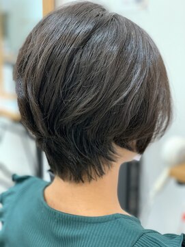 ウトシティ 艶感ショート