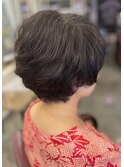 50代ふんわり丸みパーマグラデーションショートヘア