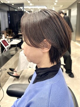 メモリーズ 表参道(Memories) 40代50代60代耳かけショート前髪なしハンサムショート白髪ぼかし
