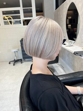 髪屋 紬 ホワイトグレージュ/ハイトーン/エフェクトブリーチ