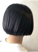 コンパクトなミニボブスタイル