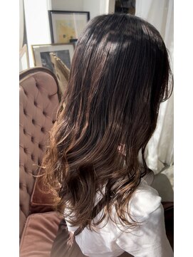 レガーレ(Legare) ナチュラルカラーロングスタイル