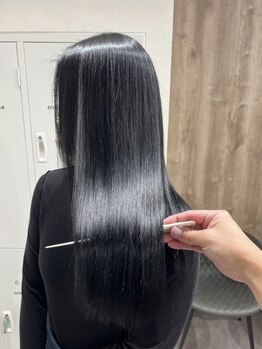 イノセンス 西宮北口店(innocence)の写真/当店の縮毛矯正で人生が変わる!柔らかな質感のうる艶ストレートに感動☆諦めていたクセ毛も憧れの美髪へ…
