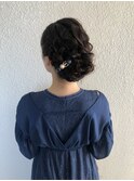 編み込み やわらか シニヨン お呼ばれ 結婚式 ヘアスタイル