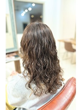 サロンドクオリア(Salon de Qualia) ロングパーマスタイル/艶髪/ブリーチパーマ/ケアパーマ