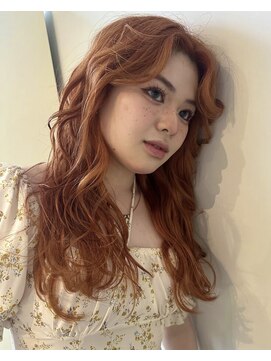 スワッグ(swag) 透明感オレンジベージュ艶カラー×ゆるふわラフウェーブロング