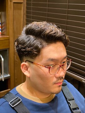 ヒロギンザバーバーショップ 丸の内店(HIRO GINZA BARBER SHOP) フェードカット×ツーブロックパーマ