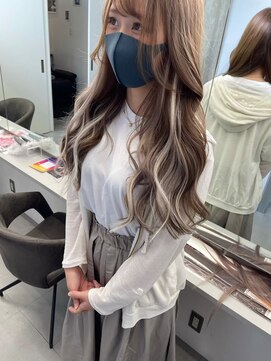 キング 高槻(K!ng) ハイライトカラーミルクティーベージュレイヤーカット