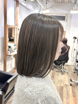 ハーツ(Heart's) 白髪ぼかしハイライト×ストレートボブ