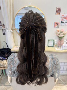 ヘアメイクアンドセットサロン リッコ(Hair make&set salon Ricco) ベロア付きハーフアップ