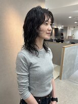 アト(Ato.) 大人モードで個性的なミディアムウルフパーマ【菅井】【Ato.】