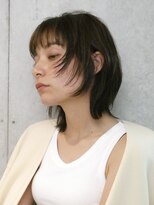 ニチカ(NYCHIKA)&nbsp;大人のレイヤーウルフ×顔まわりデザイン×くびれミディアム