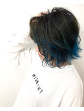 ミミ(mimi) インナーカラー×セミショート