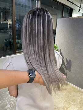 メリー オオサカ(Merly Osaka) 色落ち重視の寒色バレイヤージュ_silky white ash_