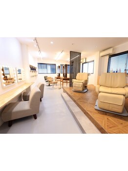 中央区、日本橋エリアでは珍しいヘアカラーリタッチ専門店！髪だけでなく心も癒すプライベートサロン◎