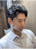スーツ短髪爽やかナチュラルツーブロックパーマ