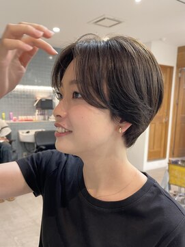 ナループロア ハチ(Nalu pu loa hachi) ショート/ショートヘア/センター分けショート/オリーブカラー