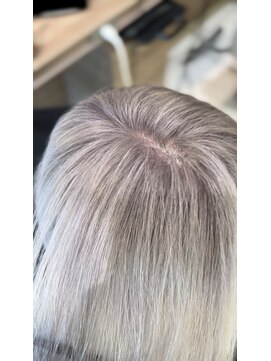アッシュ 戸田公園店(Ash) 透明感シルバーカラーで白髪ぼかし